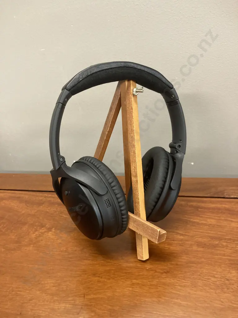 Bose QuietComfort Headphones - Black With Carry Case Image 1++